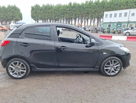 Used Mazda Mazda2 2012 for sale - 76819718: Photo 2