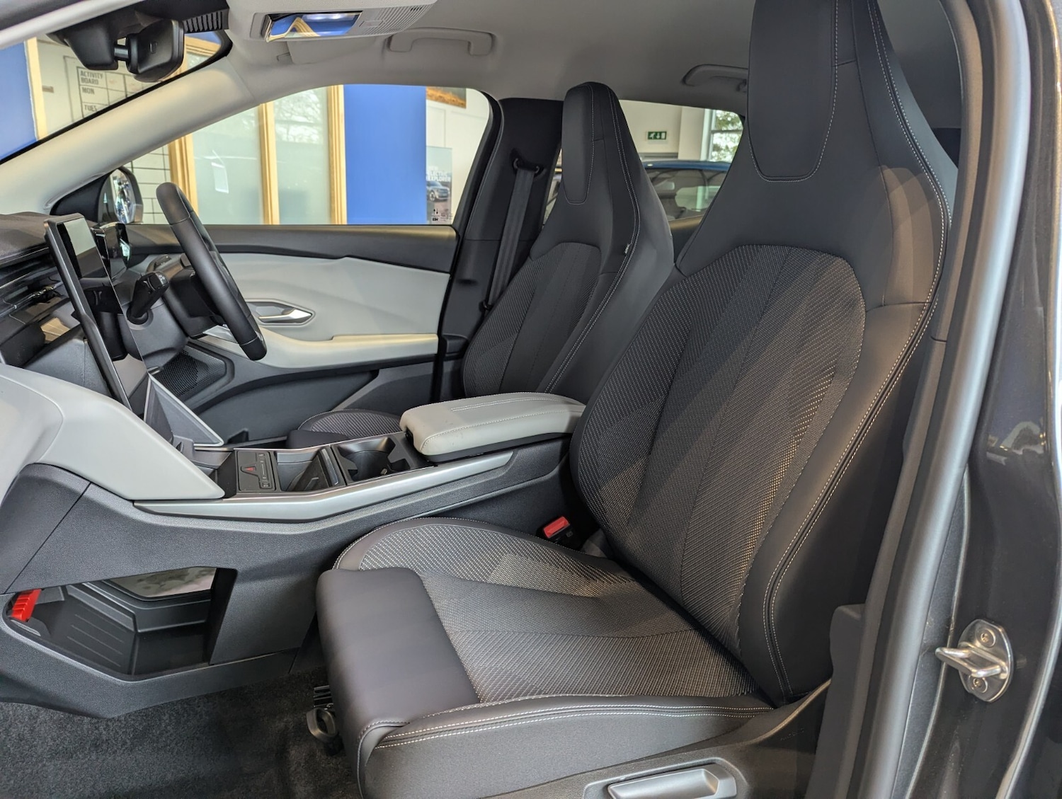 Used Ford Explorer 2026 for sale - 78206655: Photo 8