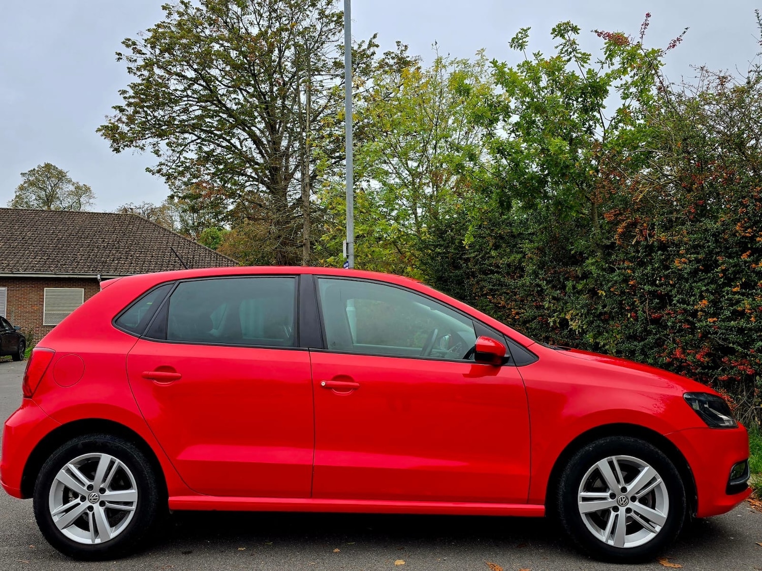 Used Volkswagen Polo 2017 for sale - 76277037: Photo 2