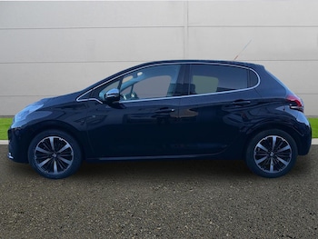 Used Peugeot 208 2018 for sale - 77010316: Photo