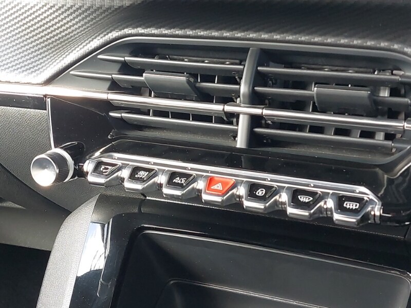 Used Peugeot 2008 2023 for sale - 77832613: Photo 11