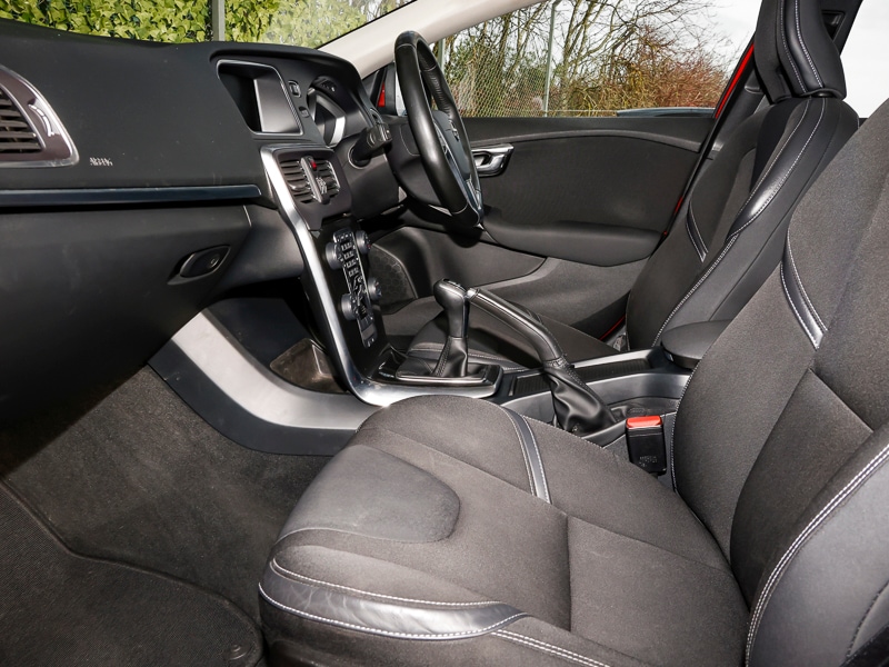 Used Volvo V40 2017 for sale - 77611039: Photo 2