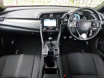 Used Honda Civic 2018 for sale - 76264824: Photo 2