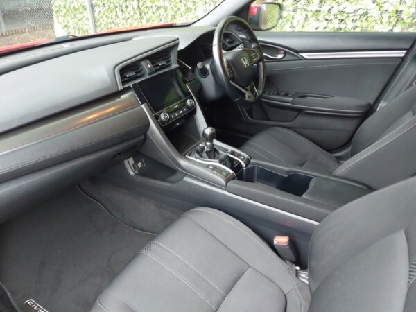 Used Honda Civic 2018 for sale - 76264824: Photo 5