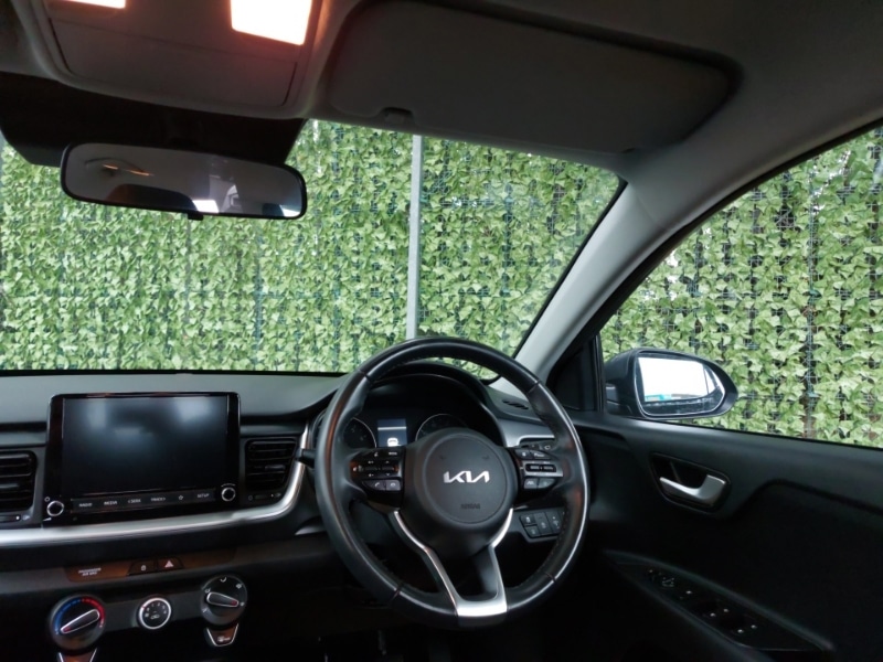 Used Kia Stonic 2023 for sale - 76502371: Photo 2