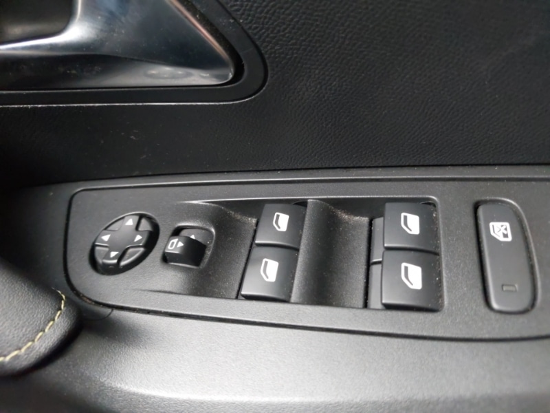 Used Peugeot 2008 2022 for sale - 76094065: Photo 12