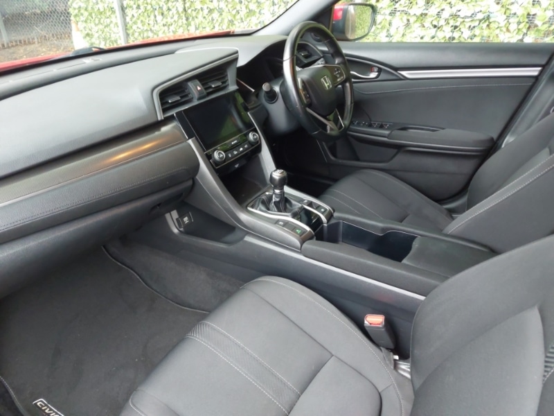 Used Honda Civic 2018 for sale - 76343640: Photo 5
