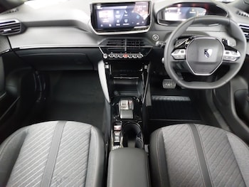 Used Peugeot 2008 2025 for sale - 76150895: Photo 2
