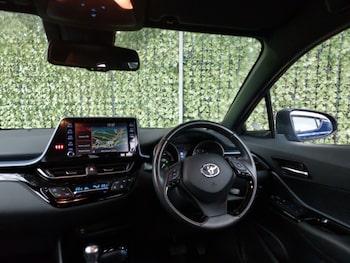 Used Toyota C-HR 2020 for sale - 76195511: Photo 2