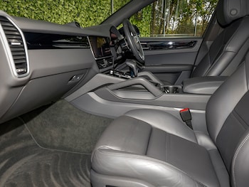 Used Porsche Cayenne 2020 for sale - 75775741: Photo