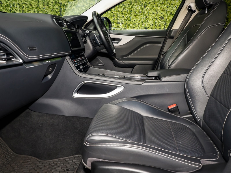 Used Jaguar F-Pace 2019 for sale - 76478372: Photo 2