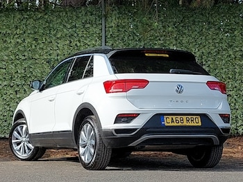 Used Volkswagen T-Roc 2018 for sale - 76493152: Photo