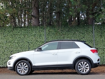 Used Volkswagen T-Roc 2018 for sale - 76493152: Photo