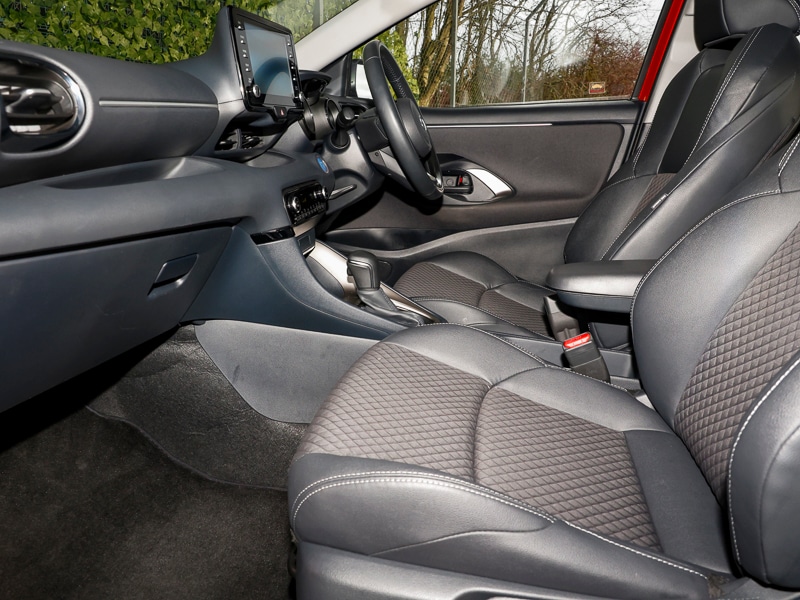 Used Mazda Mazda2 HYBRID 2023 for sale - 77329872: Photo 2