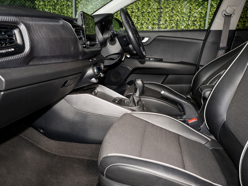 Used Kia Stonic 2022 for sale - 76583656: Photo 2