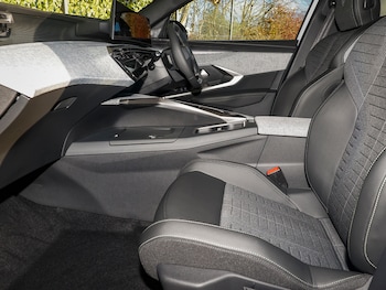 Used Peugeot 5008 2025 for sale - 76537235: Photo