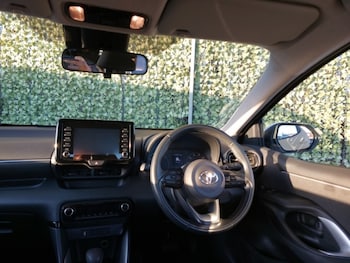 Used Toyota Yaris 2023 for sale - 77012558: Photo