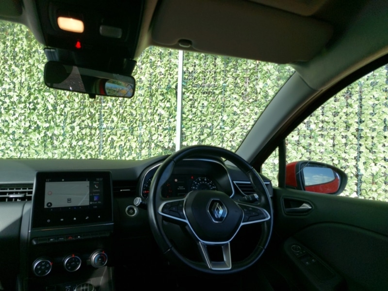 Used Renault Clio 2020 for sale - 76393139: Photo 2