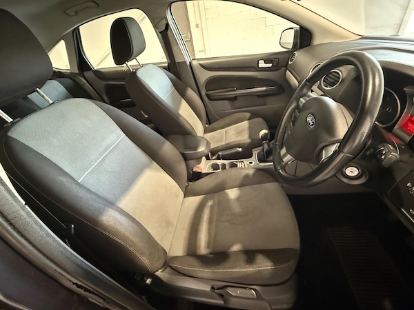 Used Ford Focus 2010 for sale - 75540413: Photo 14