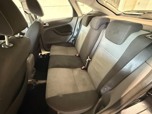 Used Ford Focus 2010 for sale - 75540413: Photo 16
