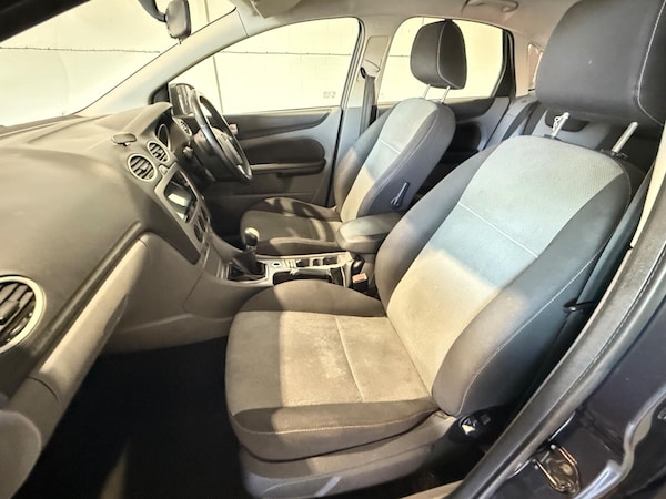Used Ford Focus 2010 for sale - 75540413: Photo 19