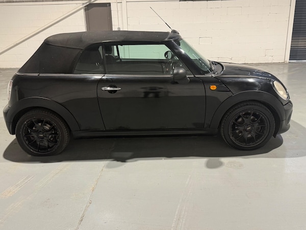 Used MINI Convertible 2011 for sale - 75520540: Photo 18