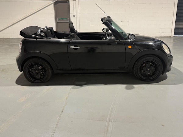 Used MINI Convertible 2011 for sale - 75520540: Photo 19