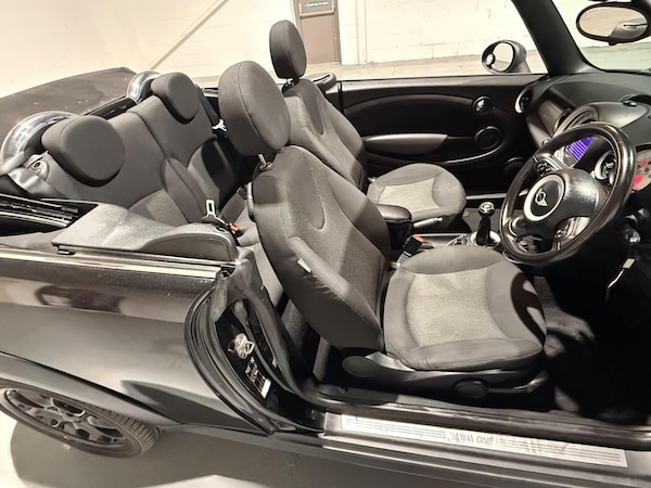 Used MINI Convertible 2011 for sale - 75520540: Photo 23