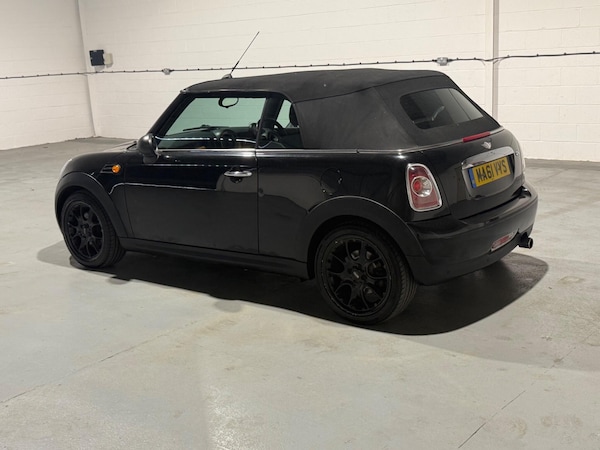 Used MINI Convertible 2011 for sale - 75520540: Photo 5