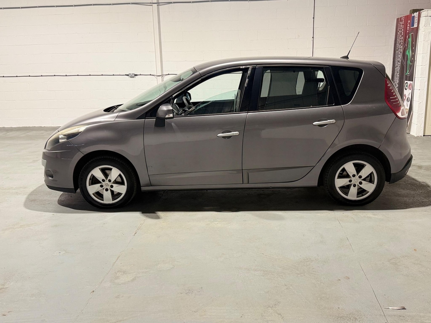 Used Renault Scenic 2010 for sale - 76987862: Photo 7