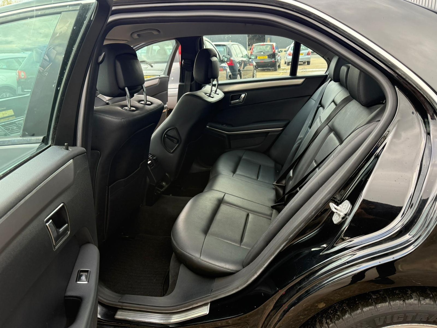 Used Mercedes-Benz E Class 2011 for sale - 76561304: Photo 11