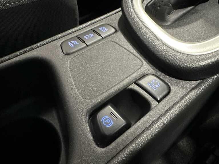 Used Toyota Yaris 2021 for sale - 76715580: Photo 37