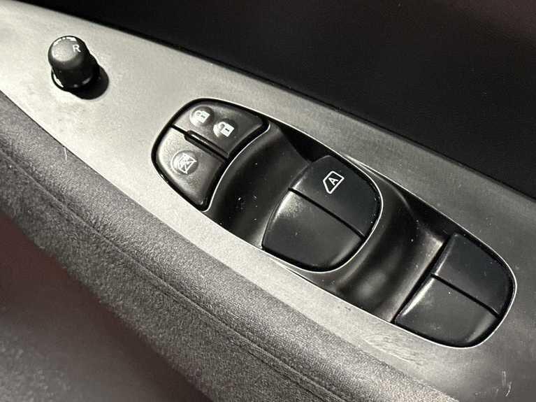 Used Nissan Leaf 2015 for sale - 77598048: Photo 40