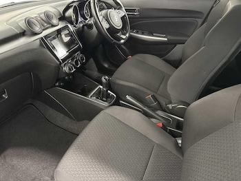 Used Suzuki Swift 2022 for sale - 76926035: Photo