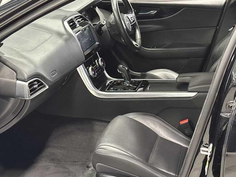 Used Jaguar XE 2019 for sale - 76926625: Photo 25