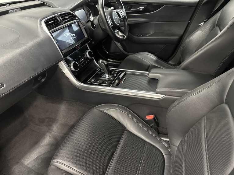 Used Jaguar XE 2019 for sale - 76926625: Photo 3