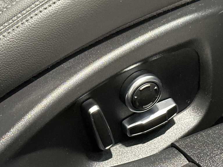 Used Jaguar XE 2019 for sale - 76926625: Photo 34