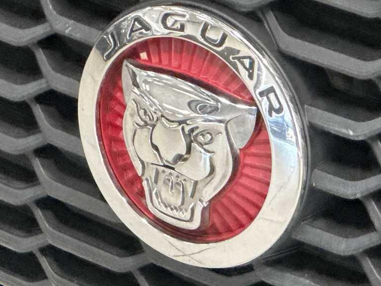 Used Jaguar XE 2019 for sale - 76926625: Photo 38