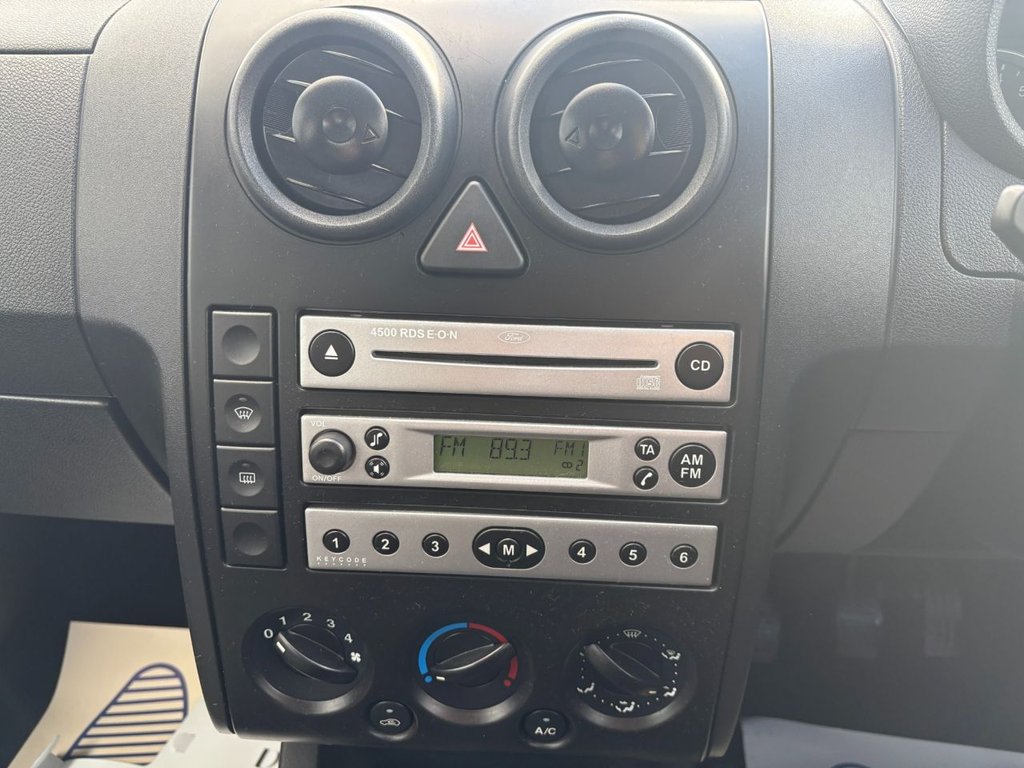 Used Ford Fusion 2004 for sale - 76345807: Photo 11