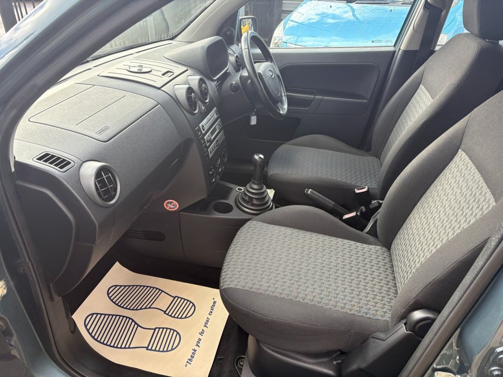 Used Ford Fusion 2004 for sale - 76345807: Photo 12
