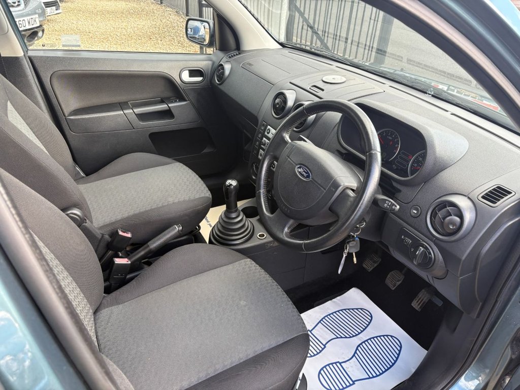 Used Ford Fusion 2004 for sale - 76345807: Photo 8