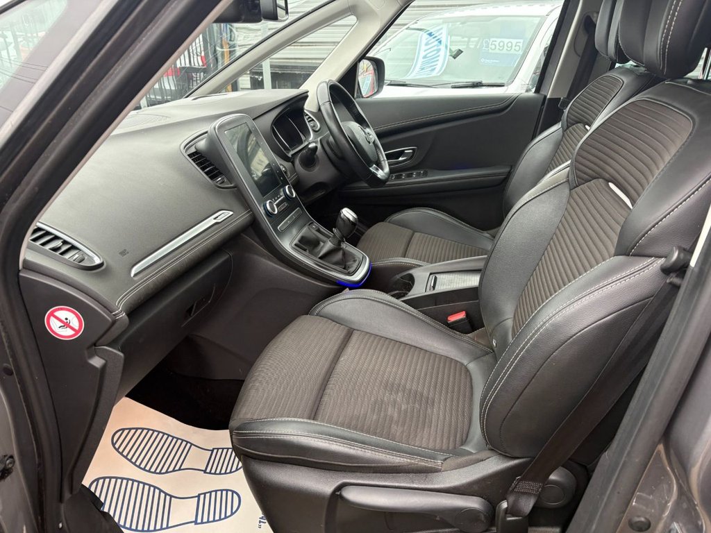 Used Renault Grand Scenic 2018 for sale - 77227565: Photo 11