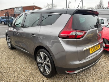 Used Renault Grand Scenic 2018 for sale - 77227565: Photo