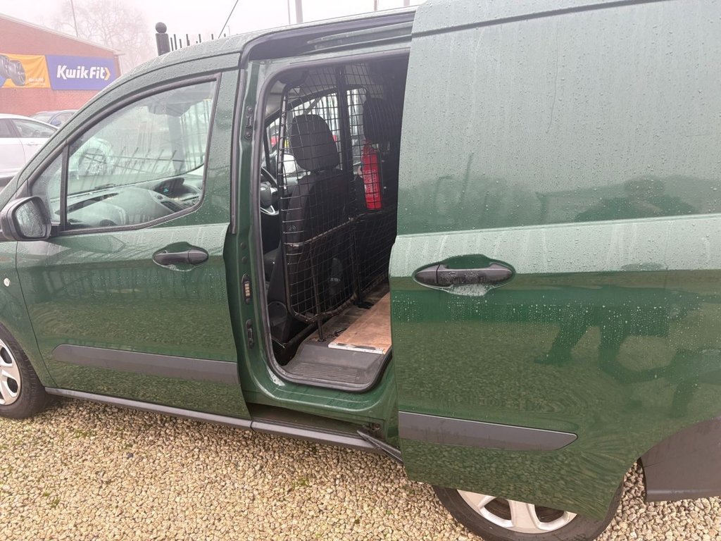Used Ford Transit Courier 2018 for sale - 77020423: Photo 8