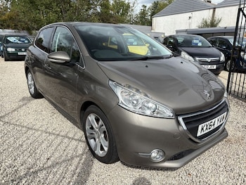 Peugeot - 208