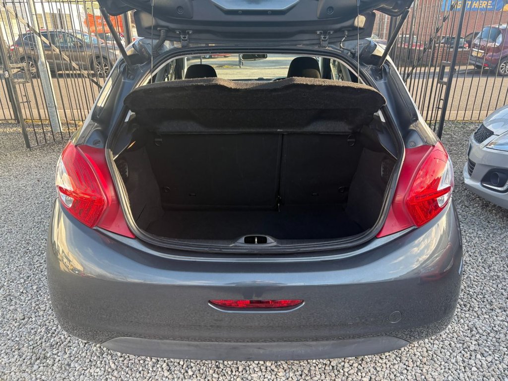 Used Peugeot 208 2014 for sale - 77880211: Photo 9