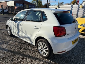 Used Volkswagen Polo 2015 for sale - 76376179: Photo