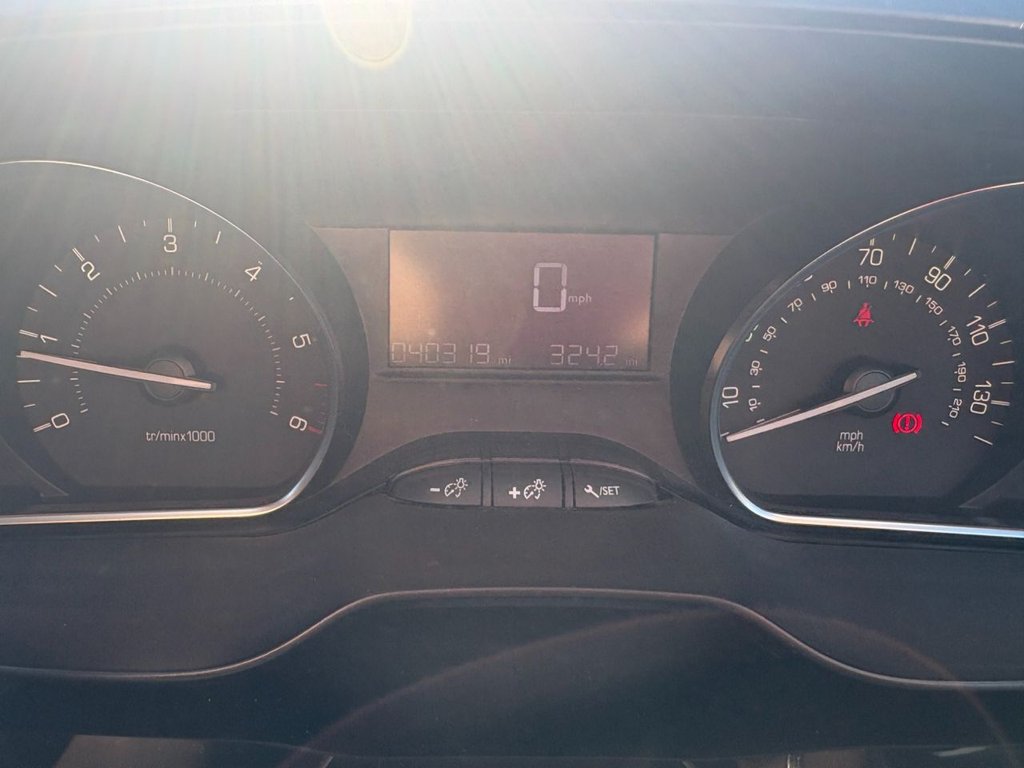 Used Peugeot 208 2015 for sale - 77920254: Photo 14