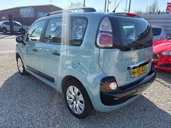 Used Citroen C3 Picasso 2015 for sale - 77765517: Photo