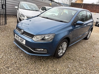 Used Volkswagen Polo 2015 for sale - 78597624: Photo